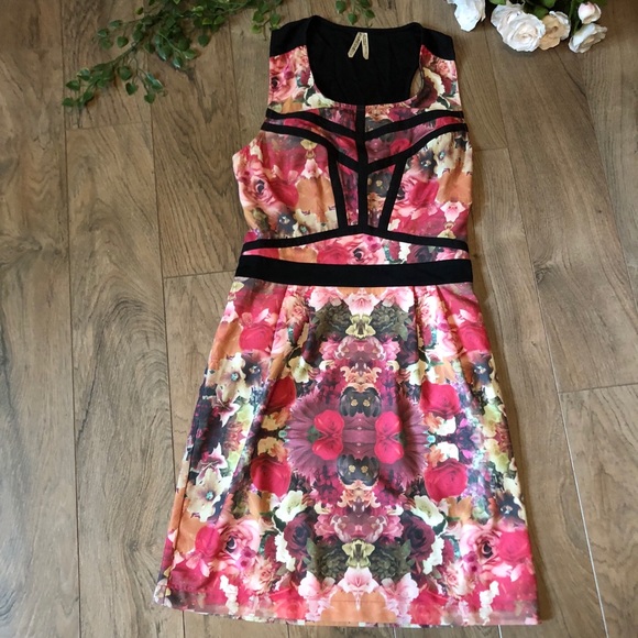 Gentle Fawn Dresses & Skirts - Gentle Fawn M Floral Dress Mini Keyhole Pockets